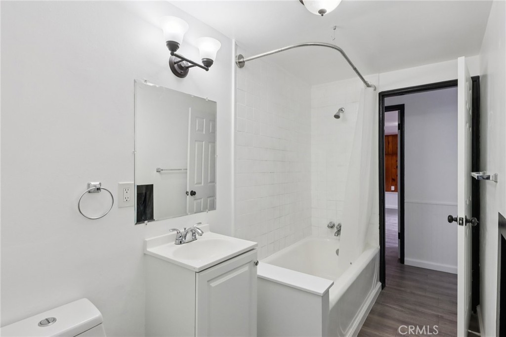 532 Sunset Lane Crestline, CA 92325 - Photo 22 of 41 a bathroom with a bath tub sink mirror and toilet