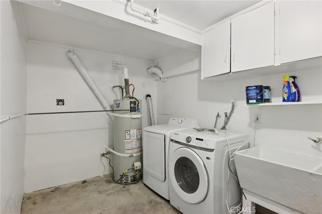 532 Sunset Lane Crestline, CA 92325 - Photo 27 of 41 a utility room with dryer and washer