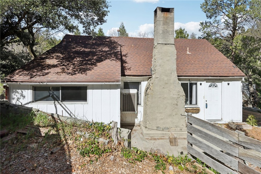 532 Sunset Lane Crestline, CA 92325 - Photo 3 of 41 front view of house with a yard and potted plants