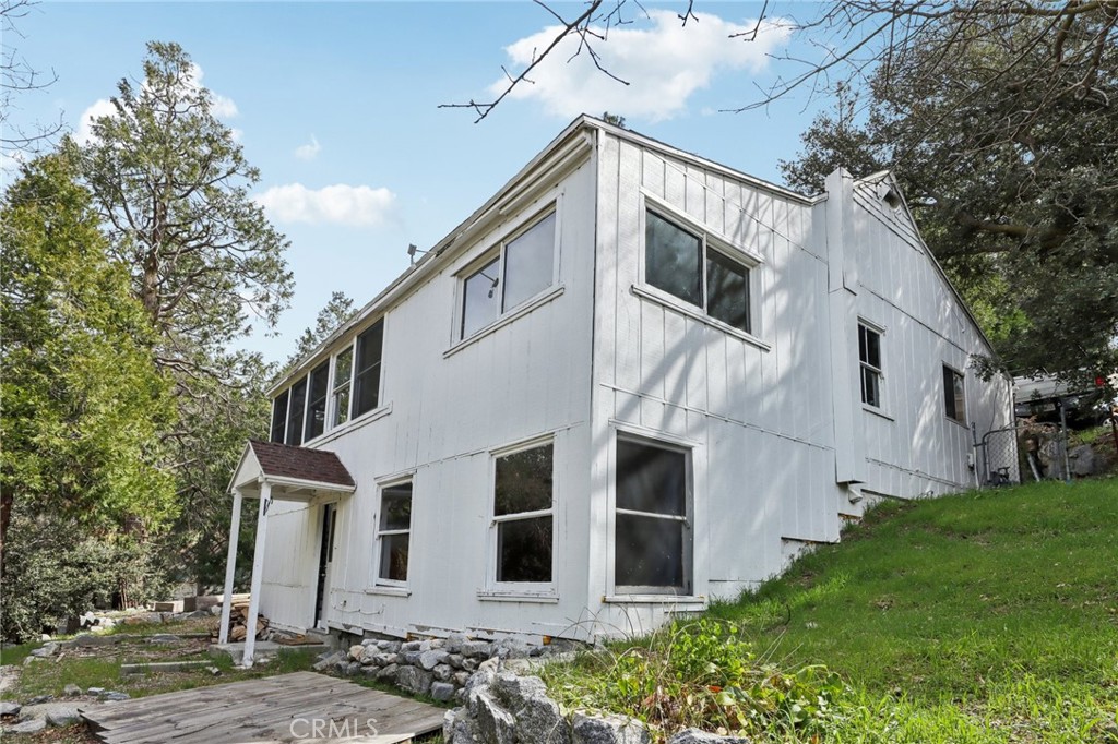 532 Sunset Lane Crestline, CA 92325 - Photo 32 of 41 a view of a white building among the yard
