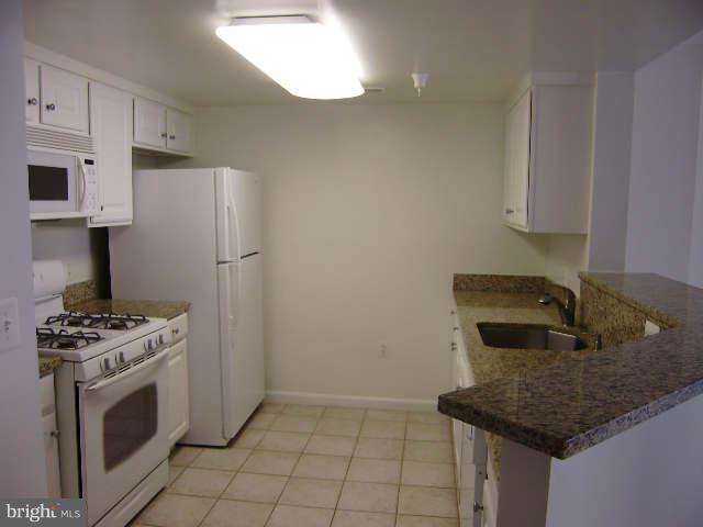 11710 Old Georgetown Road, Unit 922 North Bethesda, MD 20852 - Photo 2 of 18 Kitchen