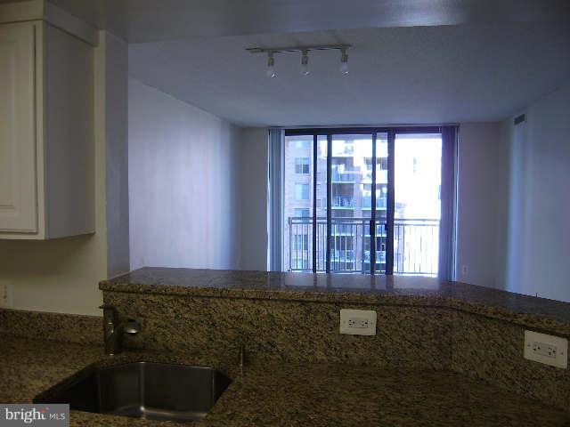 11710 Old Georgetown Road, Unit 922 North Bethesda, MD 20852 - Photo 4 of 18 Interior (General)