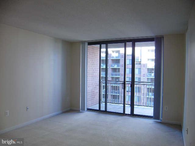 11710 Old Georgetown Road, Unit 922 North Bethesda, MD 20852 - Photo 5 of 18 Living Room
