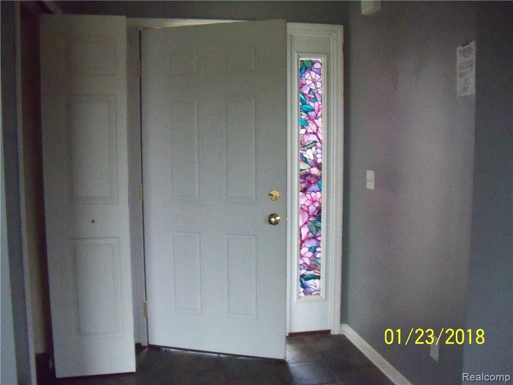 6537 Sharpe Road Fowlerville, MI 48836 - Photo 5 of 24 Beautiful front door