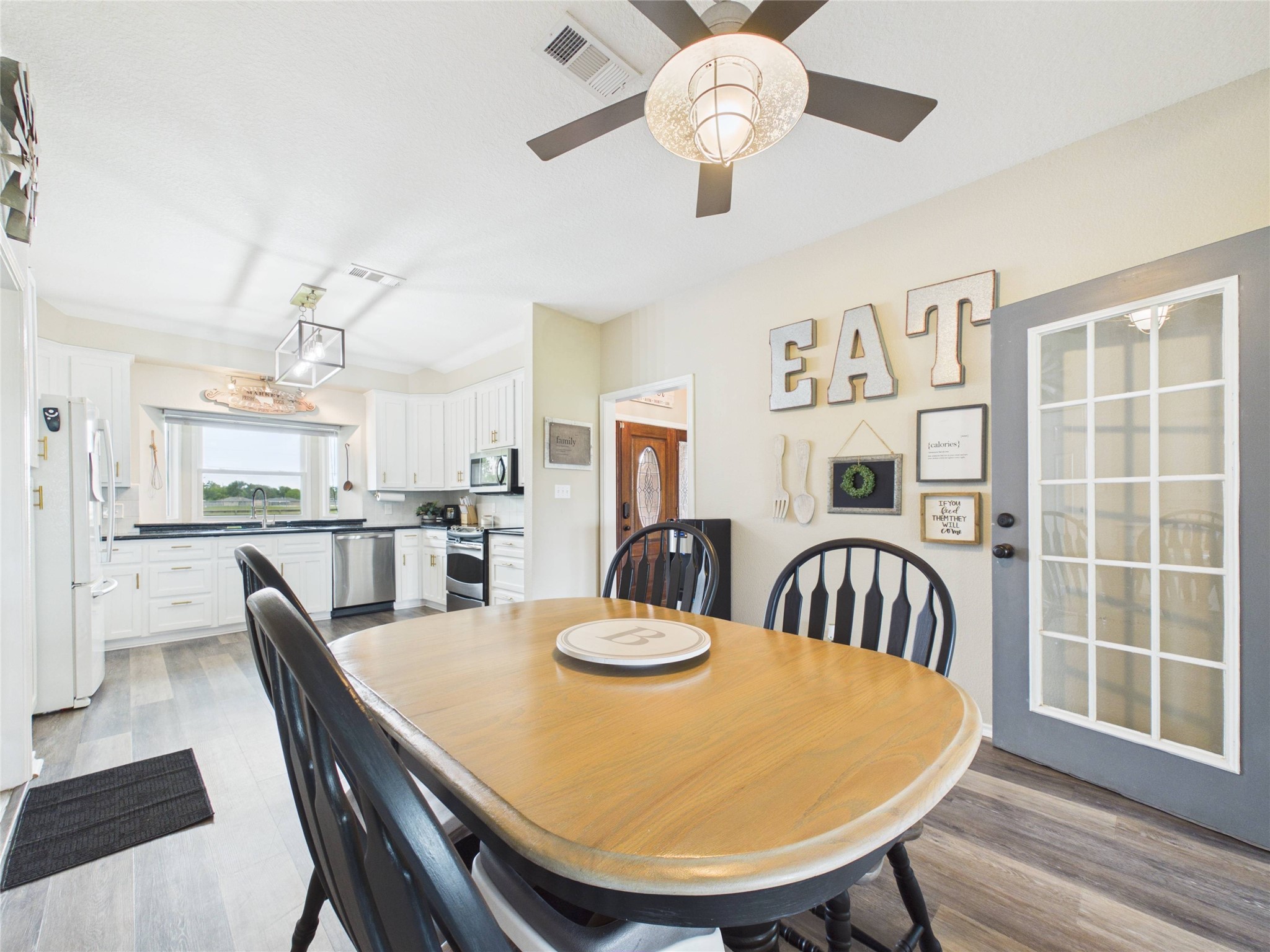4610 Mustang Road Alvin, TX 77511 - Photo 22 of 50 Let's Eat!