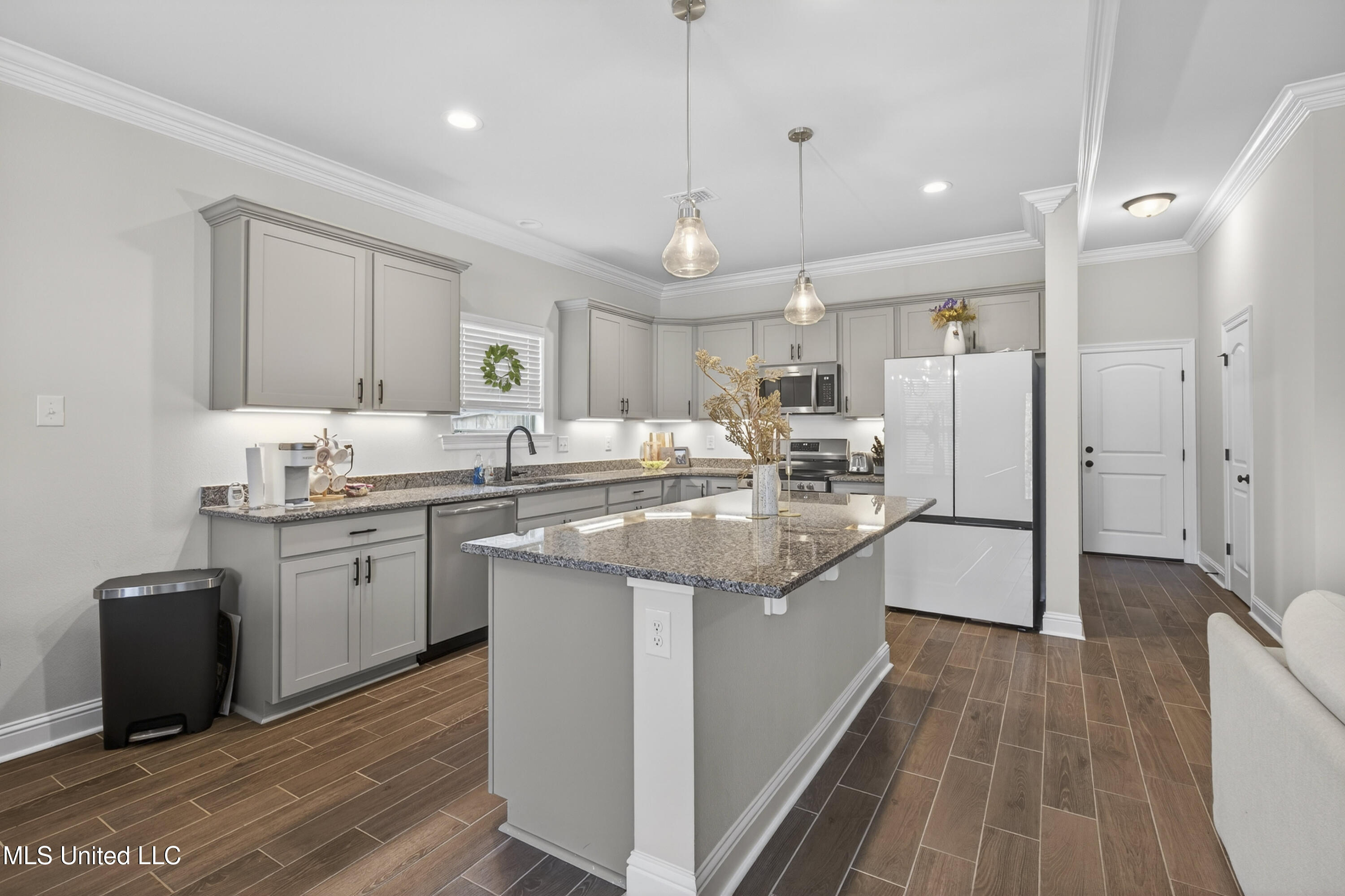 15376 High Point Drive Gulfport, MS 39503 - Photo 11 of 28 Check out this AMAZING Kitchen!