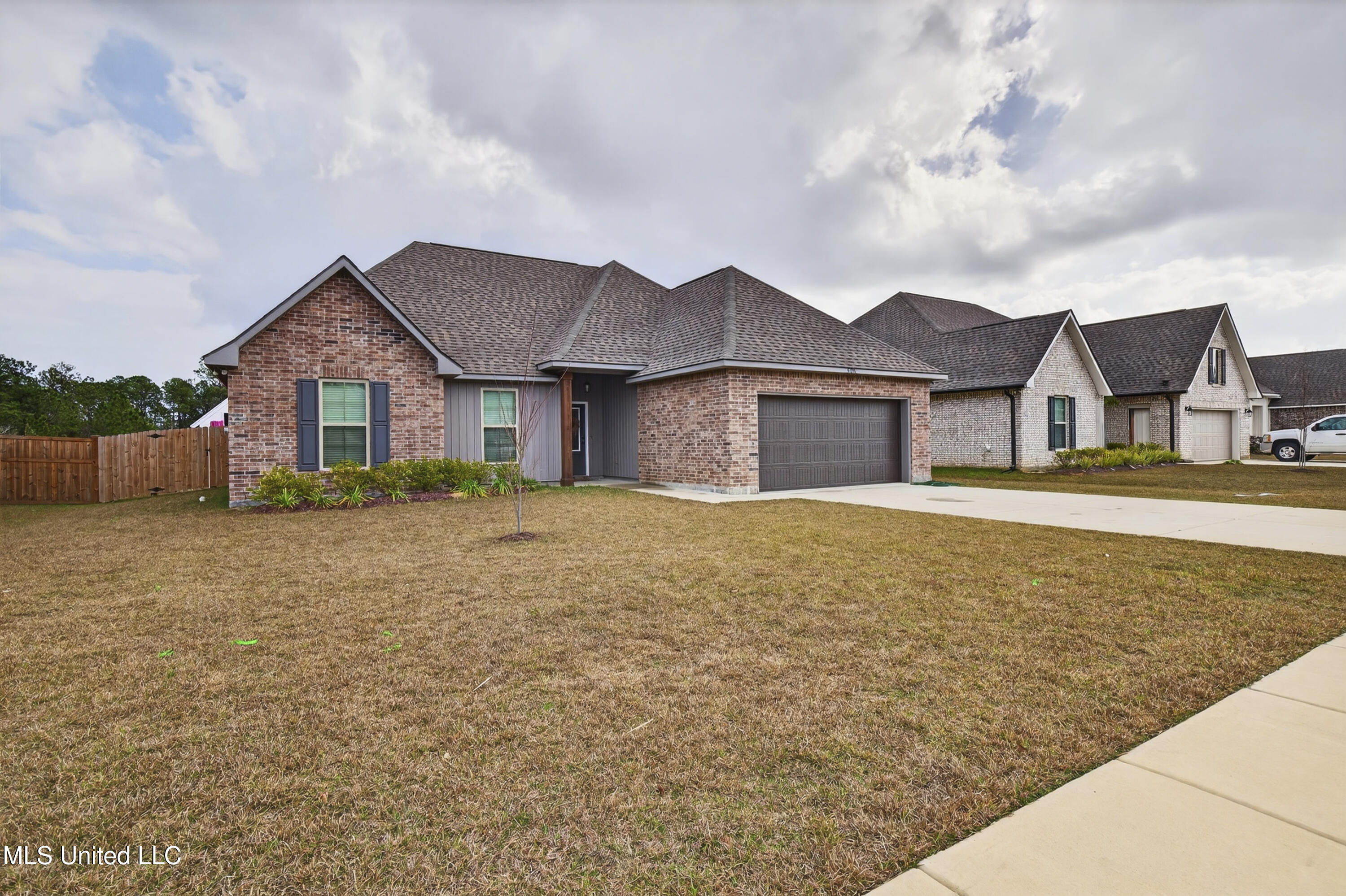 15376 High Point Drive Gulfport, MS 39503 - Photo 3 of 28 15376HighPointDr-3