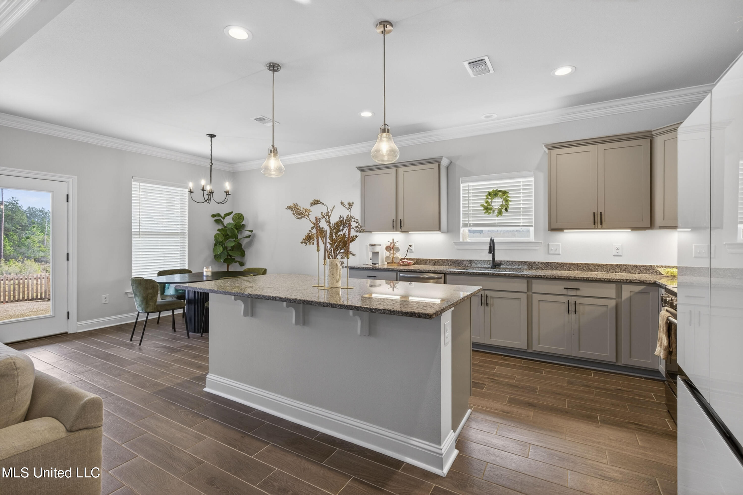 15376 High Point Drive Gulfport, MS 39503 - Photo 9 of 28 Beautiful Island and Kitchen