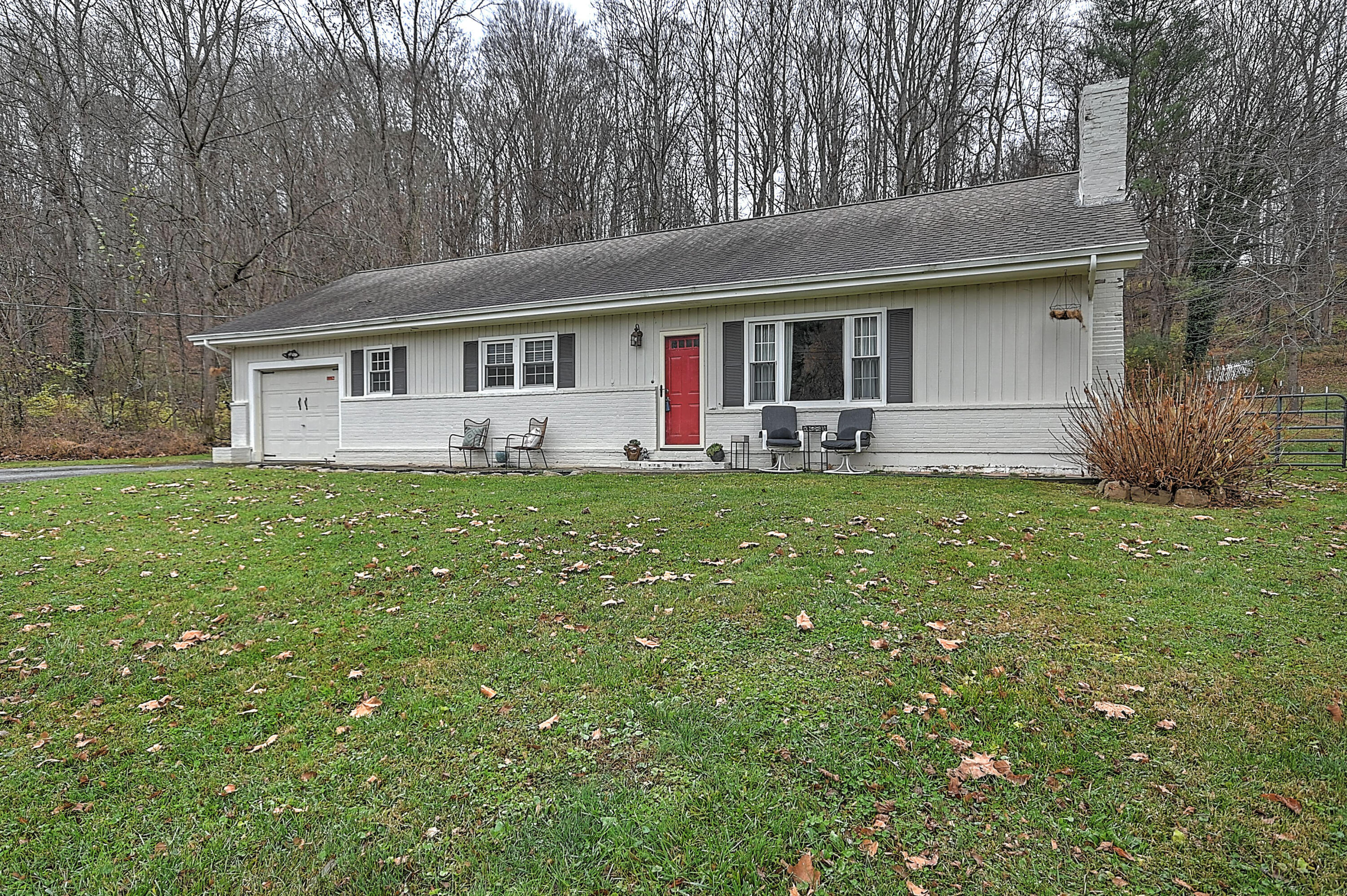 2422 Sinking Creek Road Johnson City, TN 37604 - Photo 2 of 35 2422 Sinking Creek White