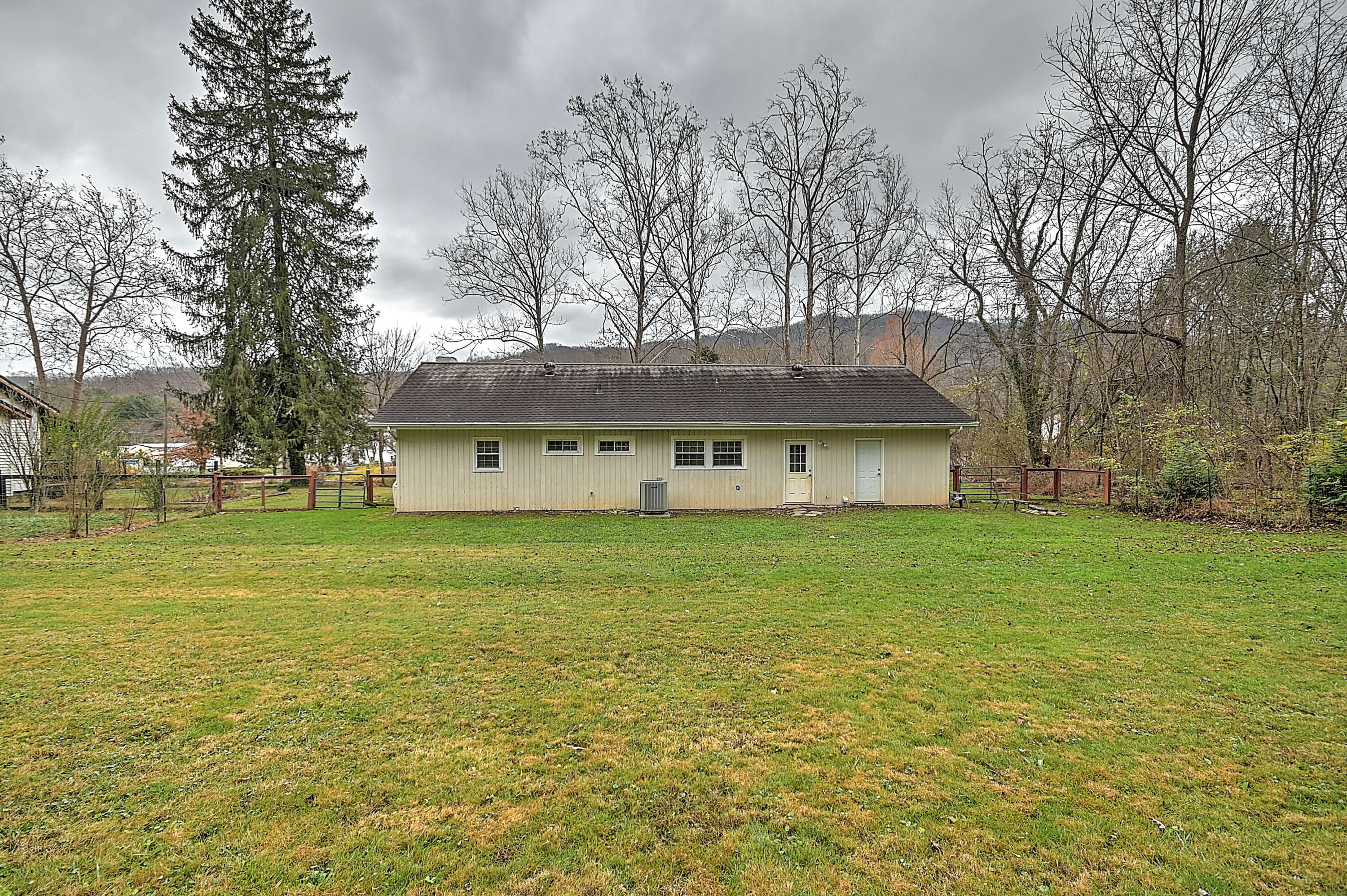 2422 Sinking Creek Road Johnson City, TN 37604 - Photo 28 of 35 2422 Sinking Creek White-31
