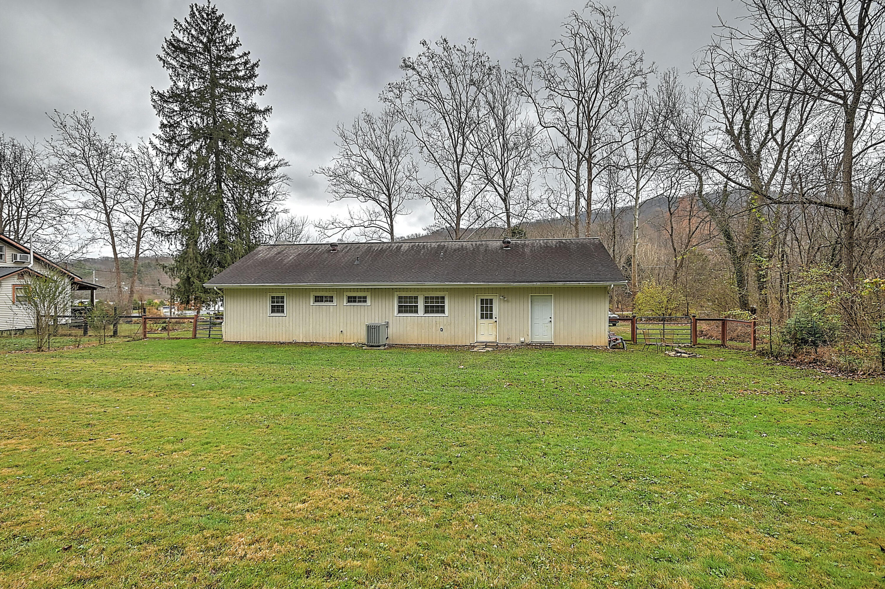 2422 Sinking Creek Road Johnson City, TN 37604 - Photo 29 of 35 2422 Sinking Creek White-32