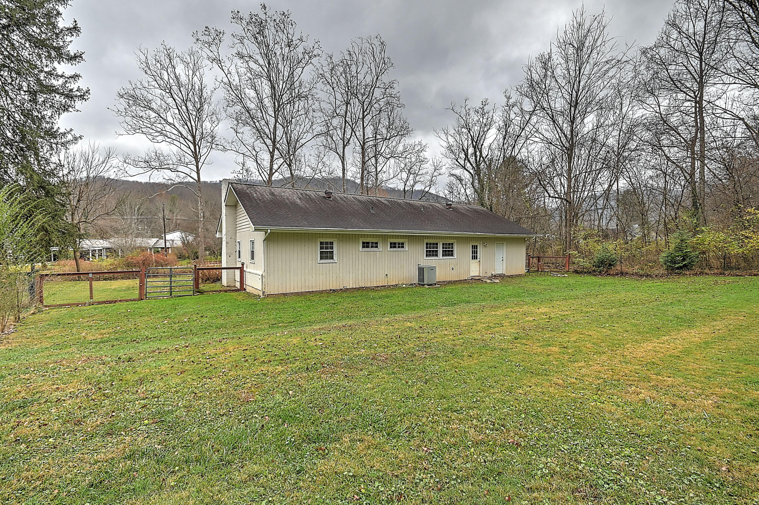 2422 Sinking Creek Road Johnson City, TN 37604 - Photo 34 of 35 2422 Sinking Creek White-30