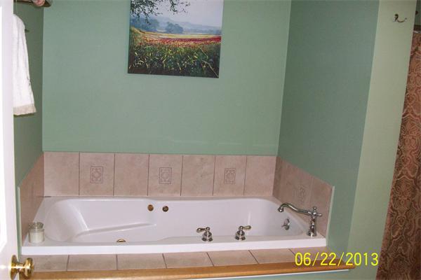 139 Colburn Road Charlton, MA 01507 - Photo 17 of 30 a bathroom with a bathtub