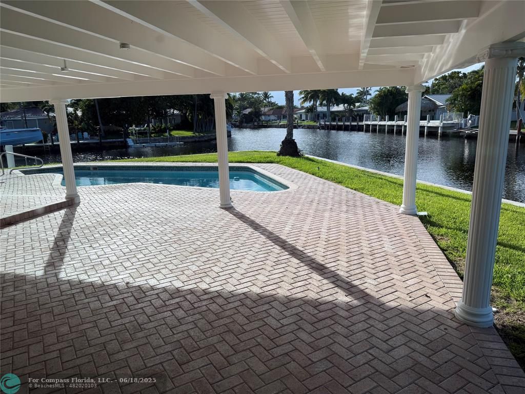 5251 Northeast 29th Avenue Fort Lauderdale, FL 33308 - Photo 4 of 6 a view of a swimming pool
