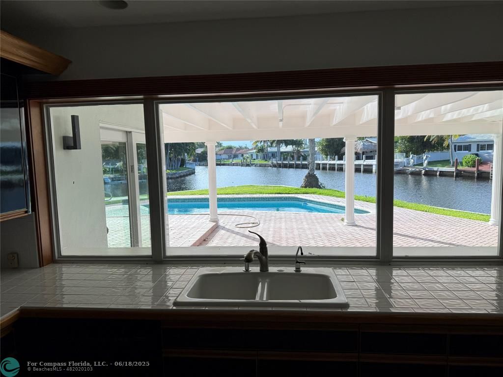 5251 Northeast 29th Avenue Fort Lauderdale, FL 33308 - Photo 5 of 6 a view of a balcony with city view