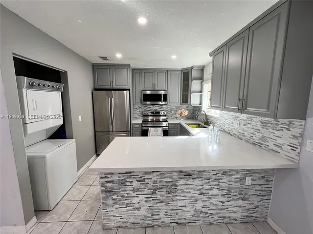 $2,850 | 10644 Northwest 87th Court, Unit 10644, Hialeah Gardens, FL 33018