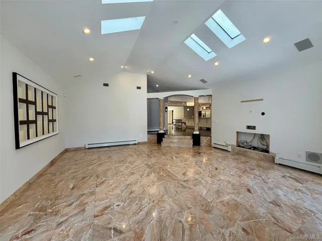 $14,000 | 5 Glen Hill Court, Dix Hills, NY 11746