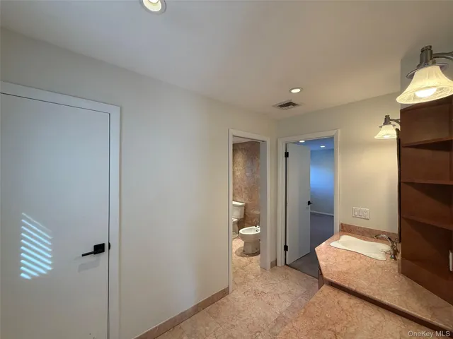 $14,000 | 5 Glen Hill Court, Dix Hills, NY 11746