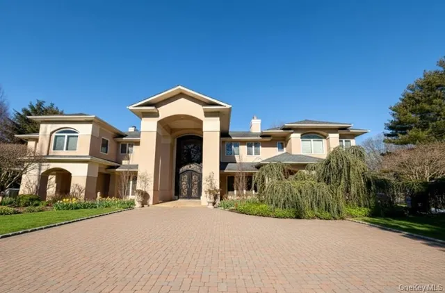 $14,000 | 5 Glen Hill Court, Dix Hills, NY 11746