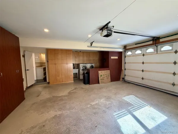 $14,000 | 5 Glen Hill Court, Dix Hills, NY 11746