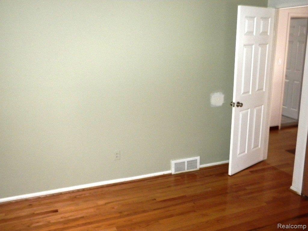 429 Rochdale Drive South Rochester, MI 48309 - Photo 14 of 17 Bedroom 2