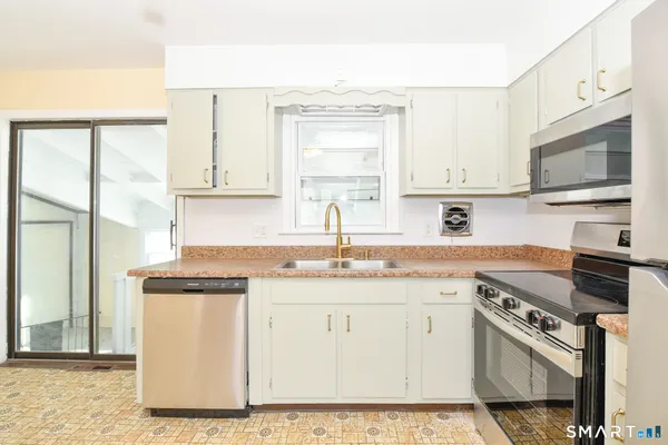 $3,200 | 90 Mary Ellen Drive, Milford, CT 06460