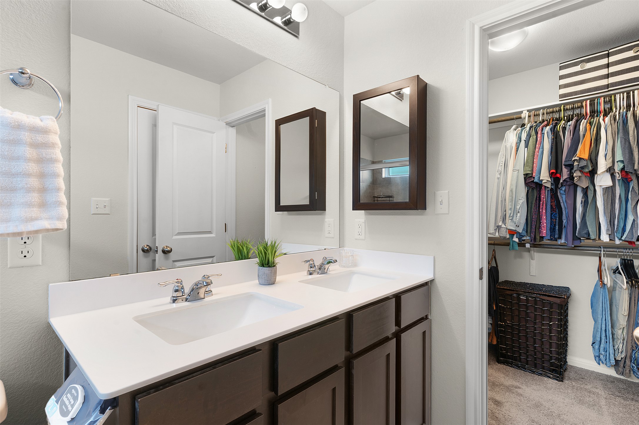 925 Stampede Road San Marcos, TX 78666 - Photo 28 of 39 Primary Bathroom to Closet