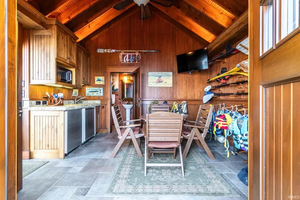 $3,600,000 | 11425 North Cedar Point High Road, Syracuse, IN 46567