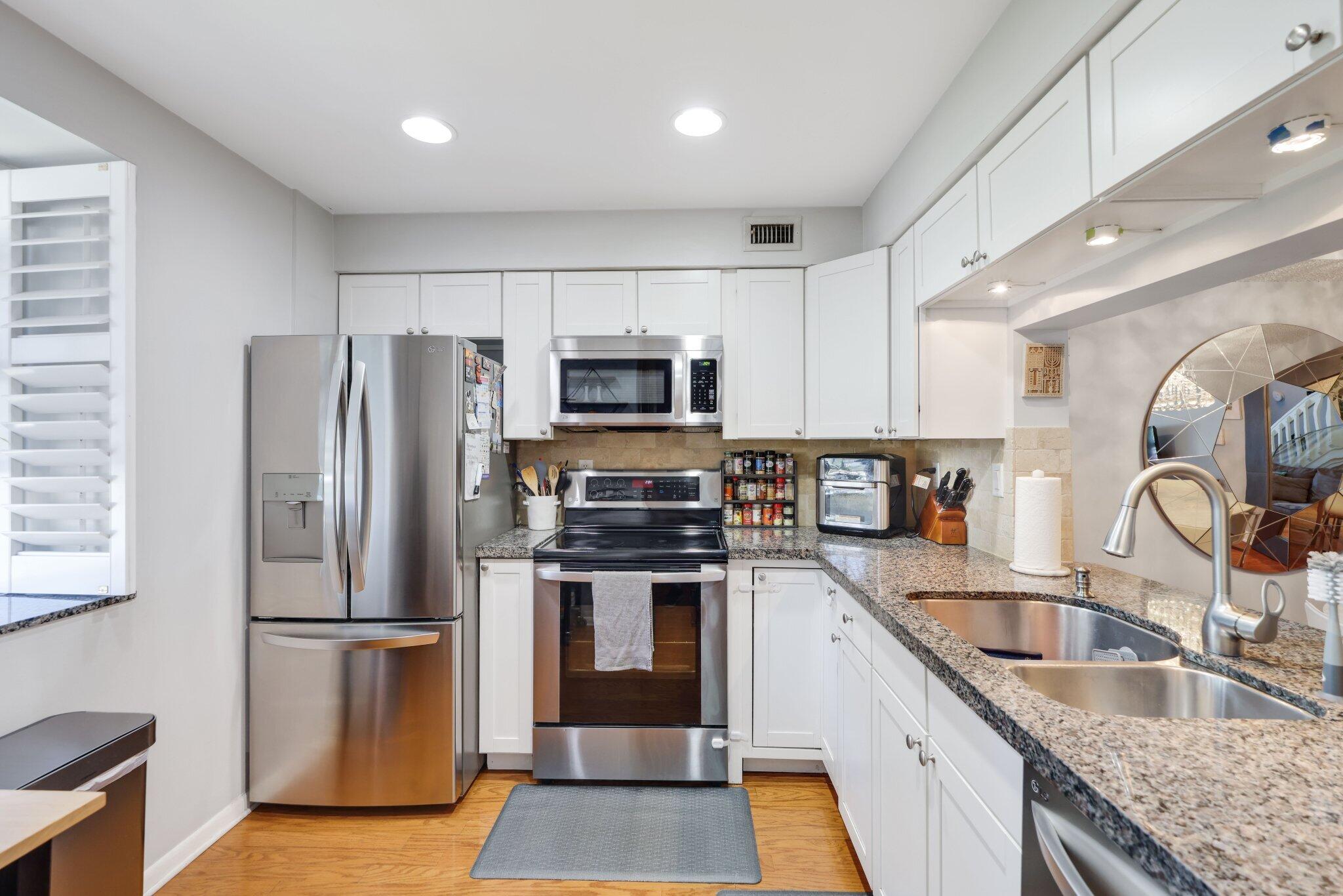 4600 West McNab Road, Unit A2 Pompano Beach, FL 33069 - Photo 9 of 38 KITCHEN