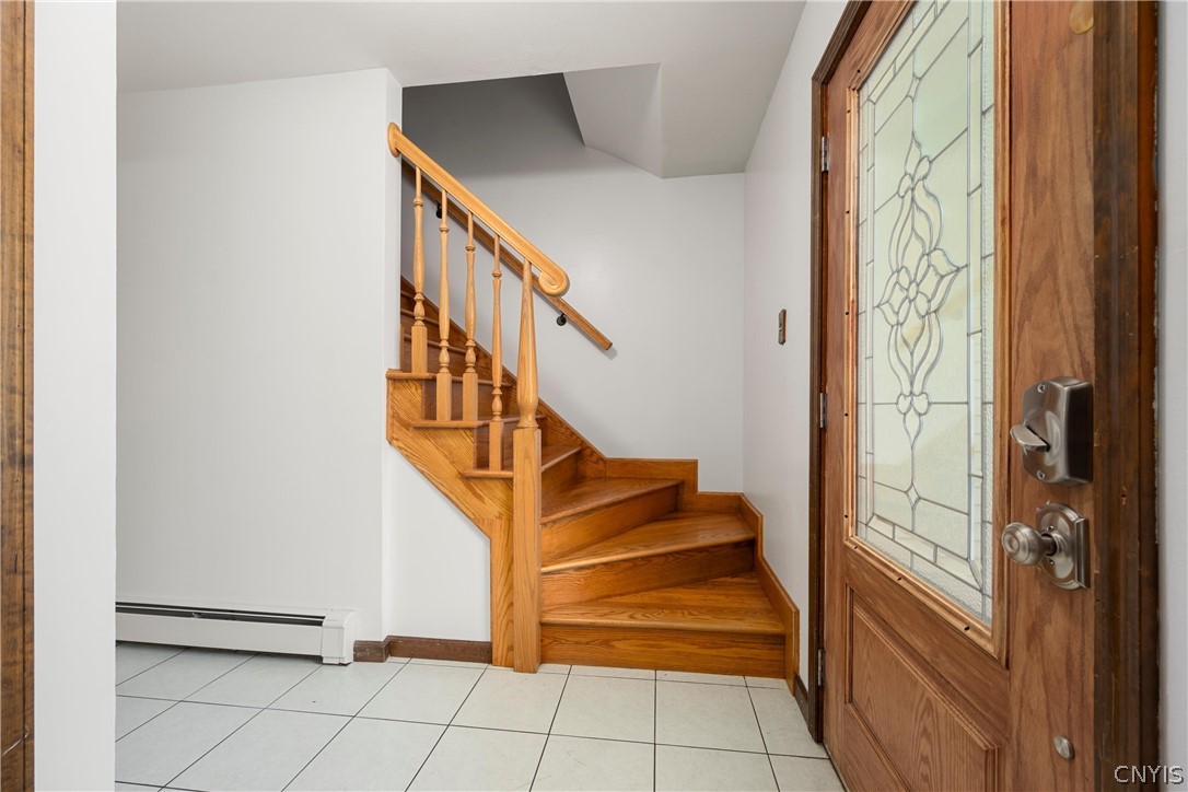 1 Butternut Road New Hartford, NY 13501 - Photo 4 of 48 Spacious foyer