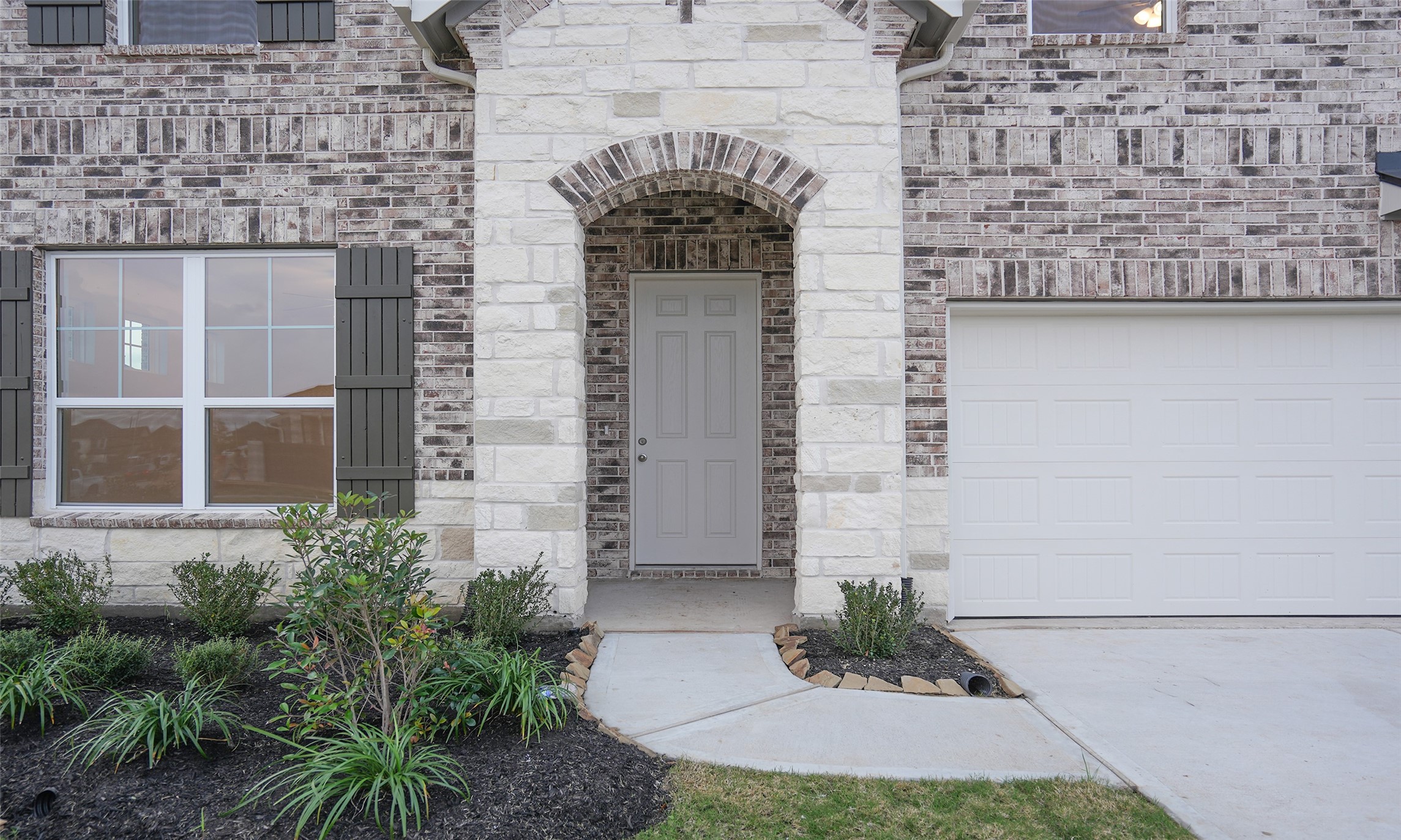 410 Strm Bnd Way Rosenberg, TX 77471 - Photo 2 of 39 a front view of a house with plants