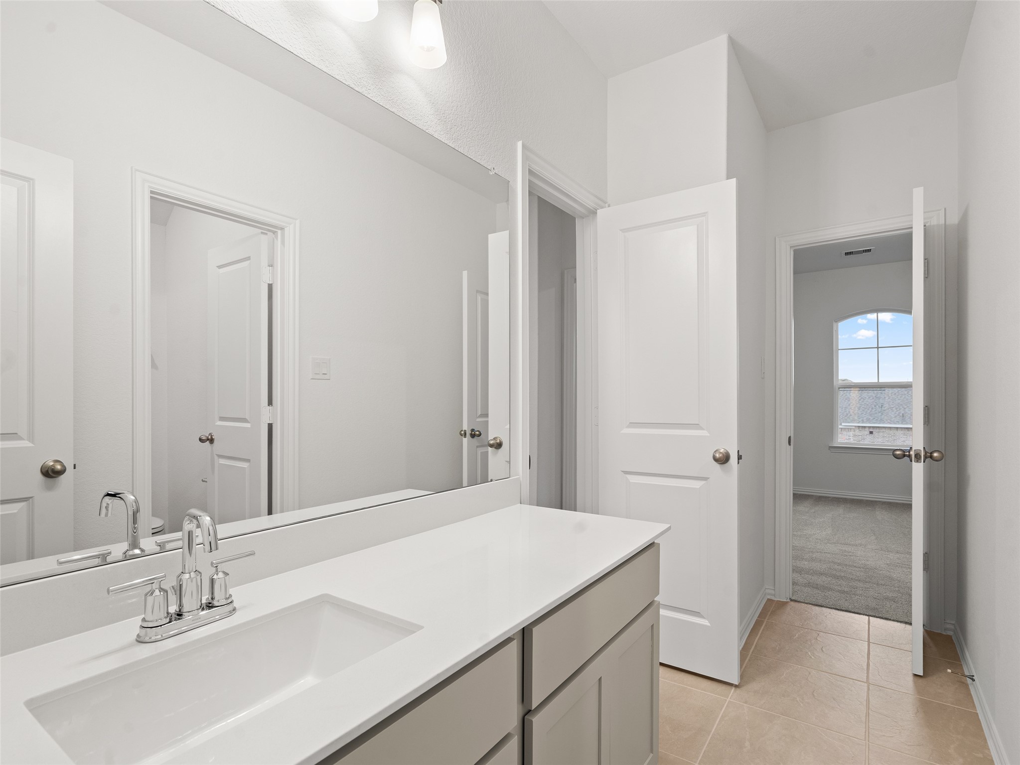 410 Strm Bnd Way Rosenberg, TX 77471 - Photo 31 of 39 a bathroom with a sink and a mirror