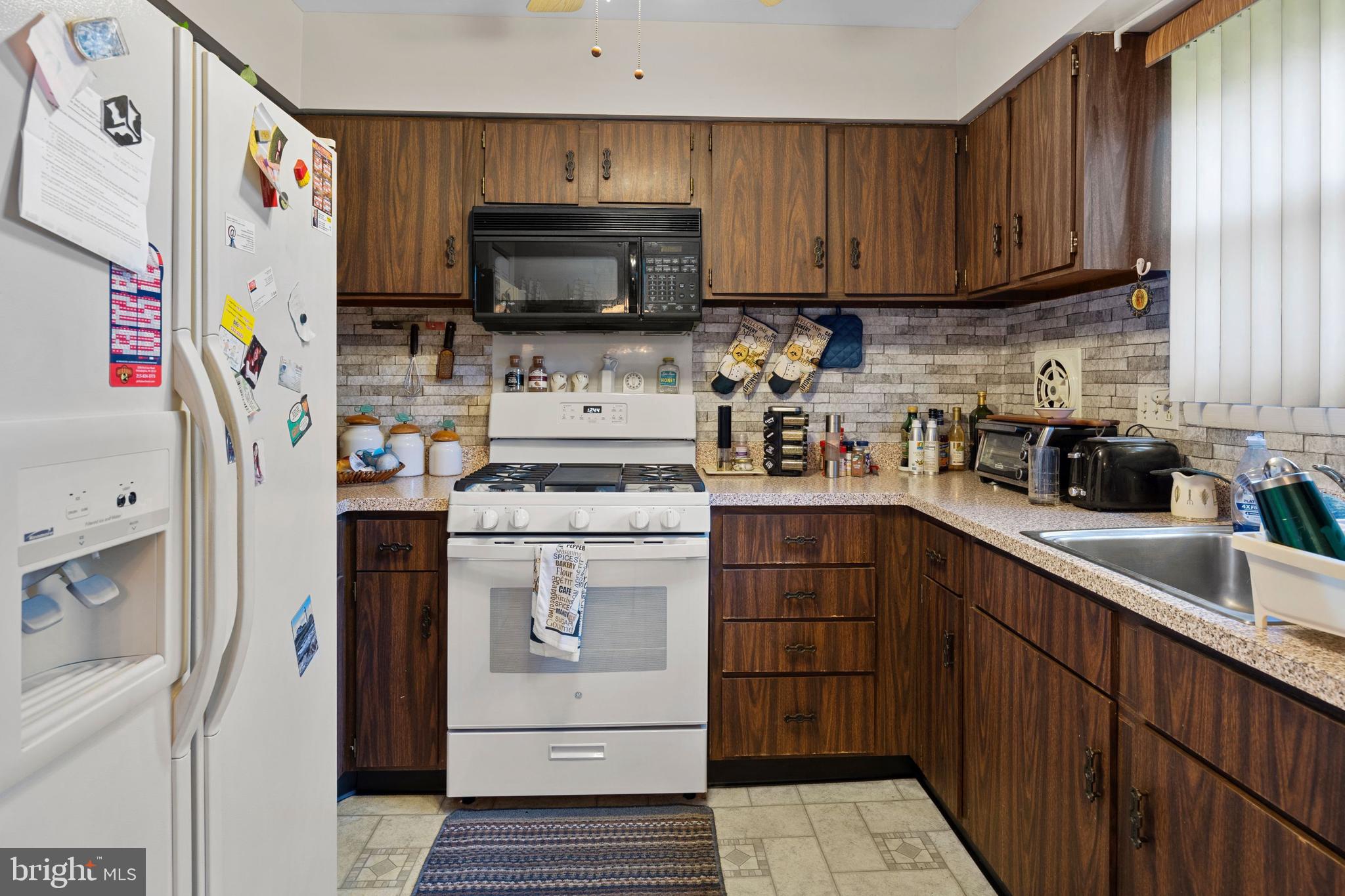 3416 Amity Road Philadelphia, PA 19154 - Photo 10 of 32