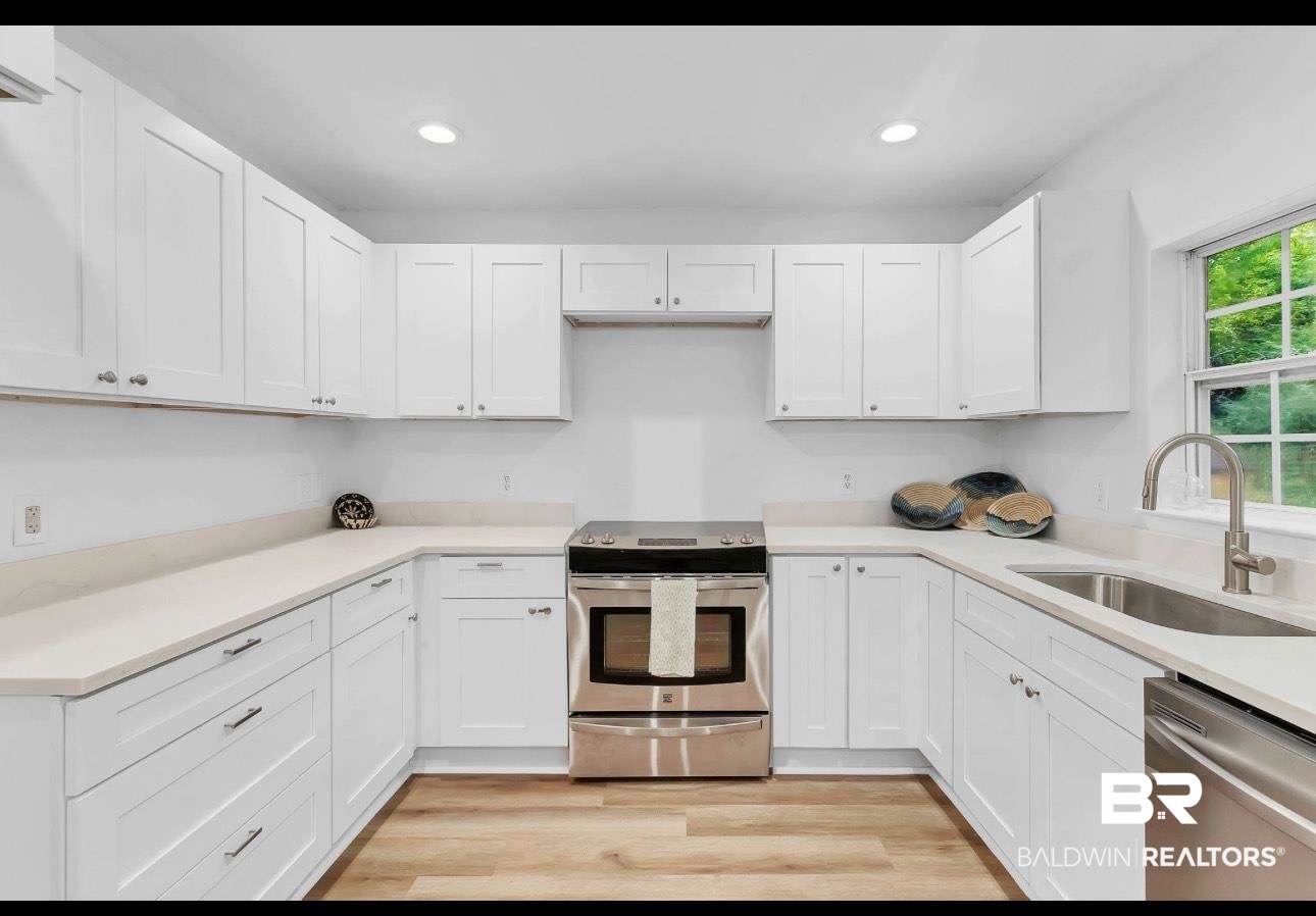 9847 Mosley Road Fairhope, AL 36532 - Photo 10 of 21 Quartz counters