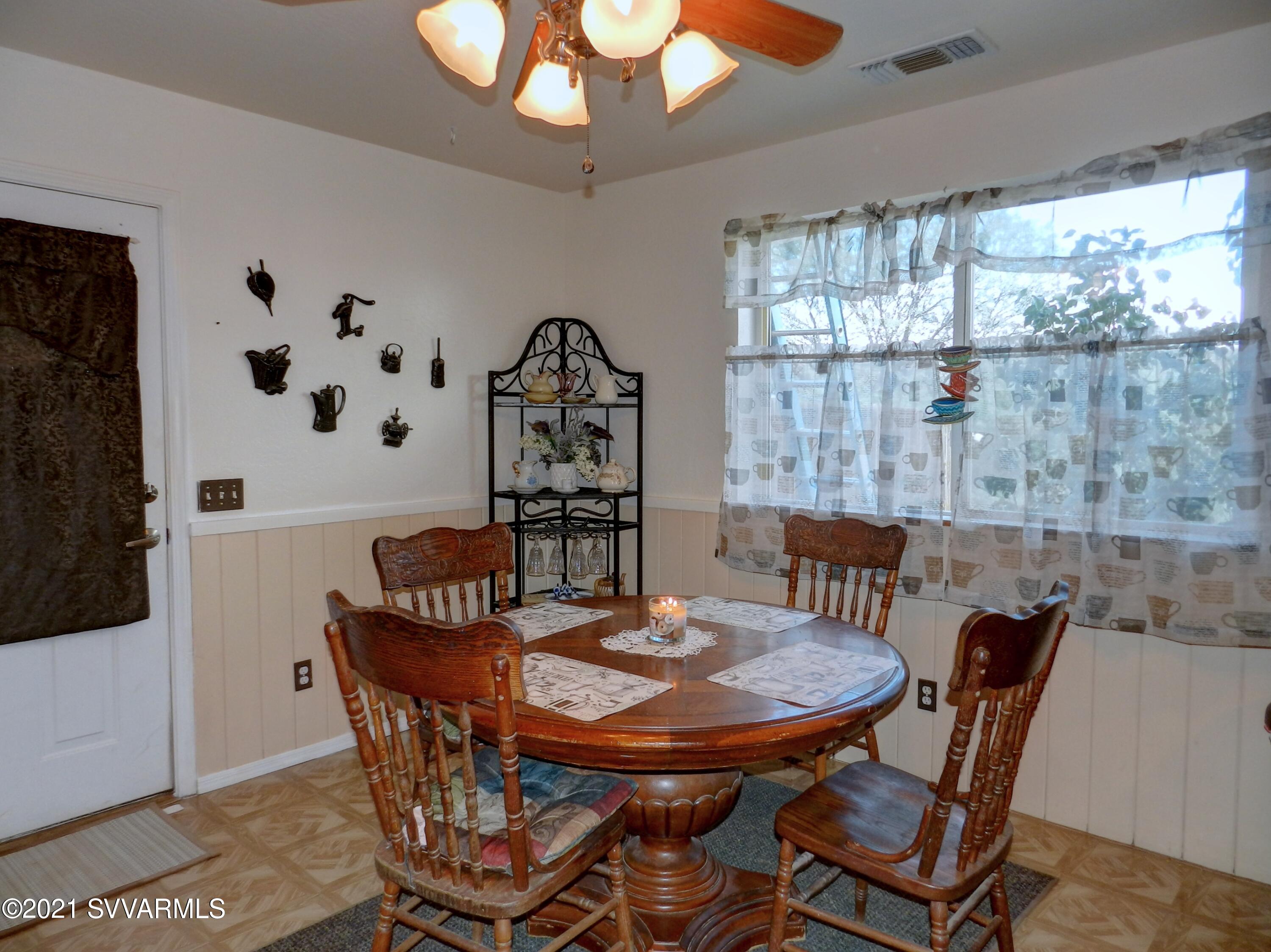 4610 East Goldmine Road Rimrock, AZ 86335 - Photo 9 of 31 Breakfast Nook