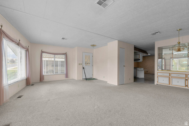 77 East 9920 S Street Sandy, UT 84070 - Photo 4 of 27