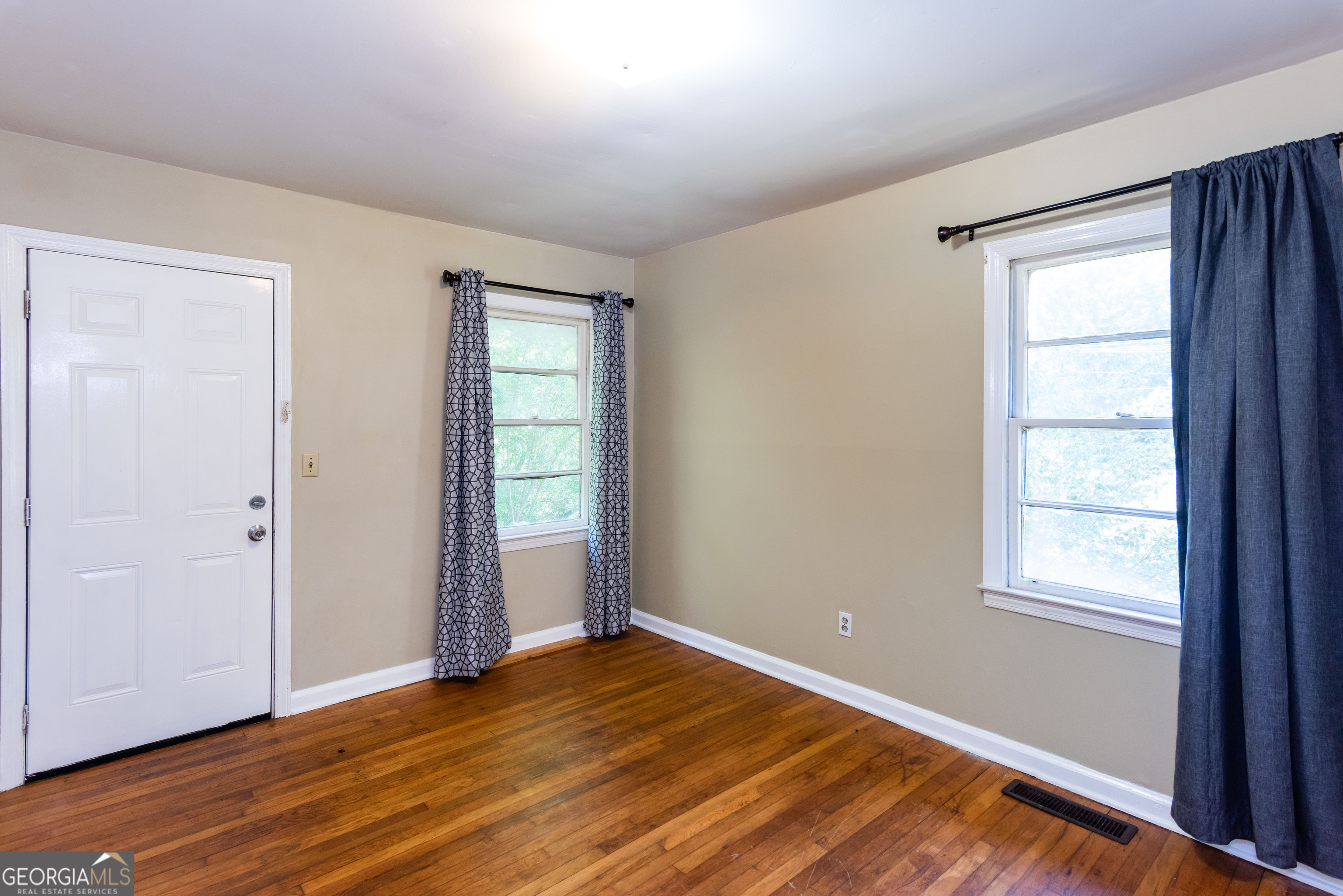 2982 Pearl Street Atlanta, GA 30344 - Photo 8 of 11 an empty room with wooden floor and windows