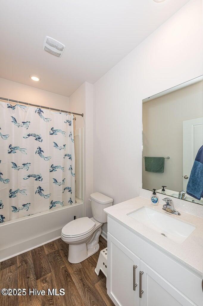 608 Ava Street New Bern, NC 28560 - Photo 14 of 19 Main Bathroom