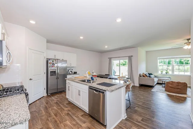 $2,300 | 608 Ava Street, New Bern, NC 28560