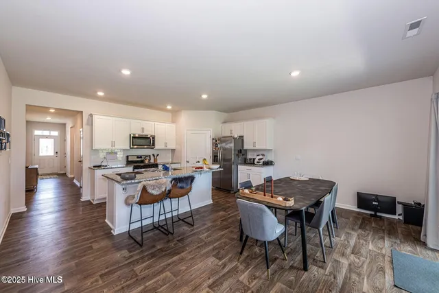 $2,300 | 608 Ava Street, New Bern, NC 28560