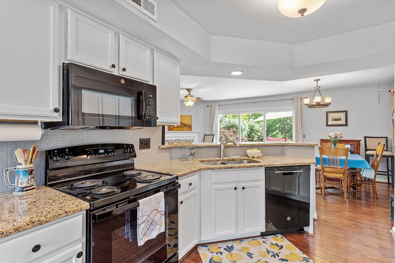 7819 Falcon Rest Circle, Unit END Raleigh, NC 27615 - Photo 20 of 38 Kitchen