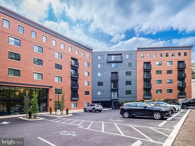 $1,650 | 5001 Umbria Street, Unit P203, Philadelphia, PA 19128