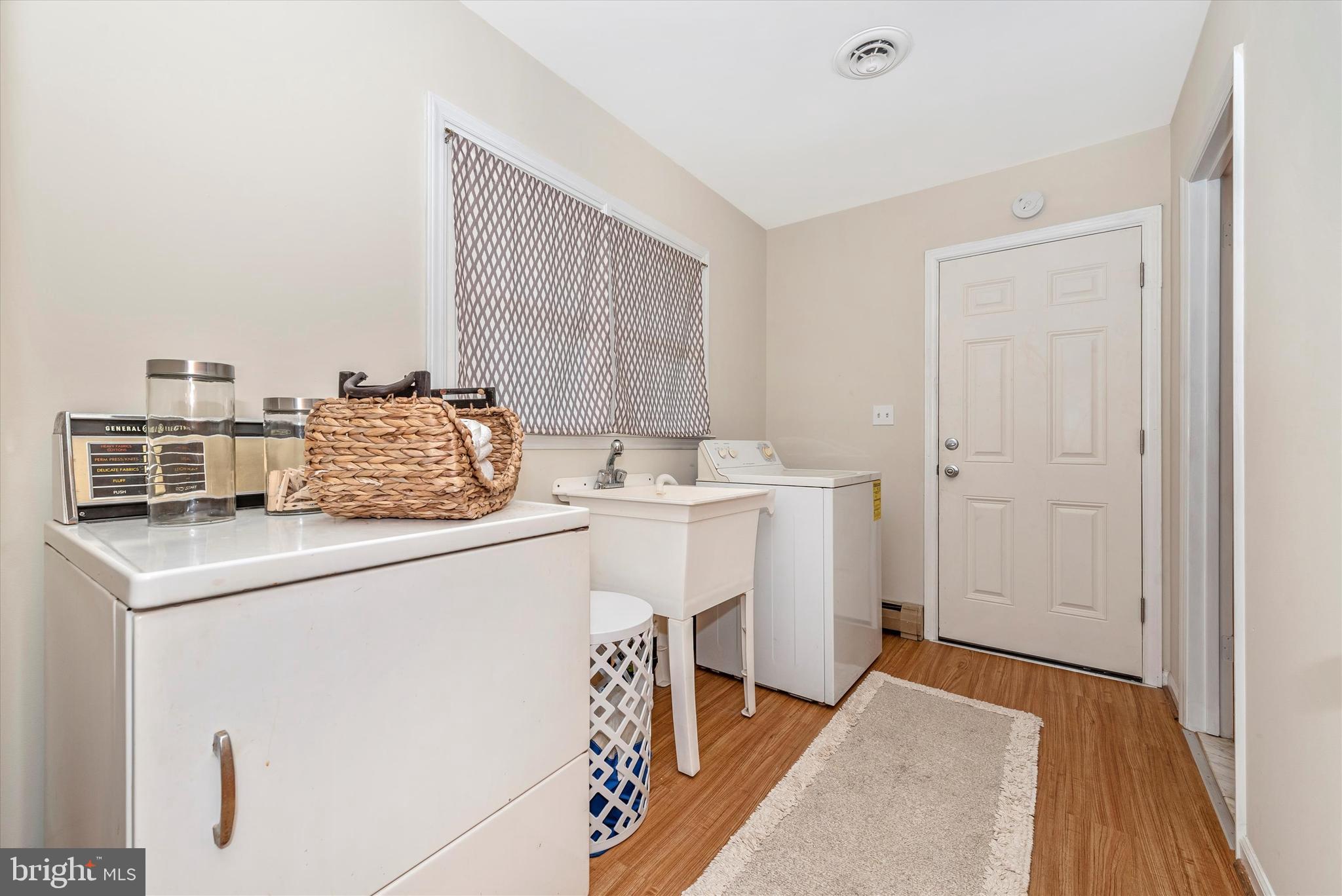 16412 Old Frederick Road Mount Airy, MD 21771 - Photo 18 of 46 Laundry on main level