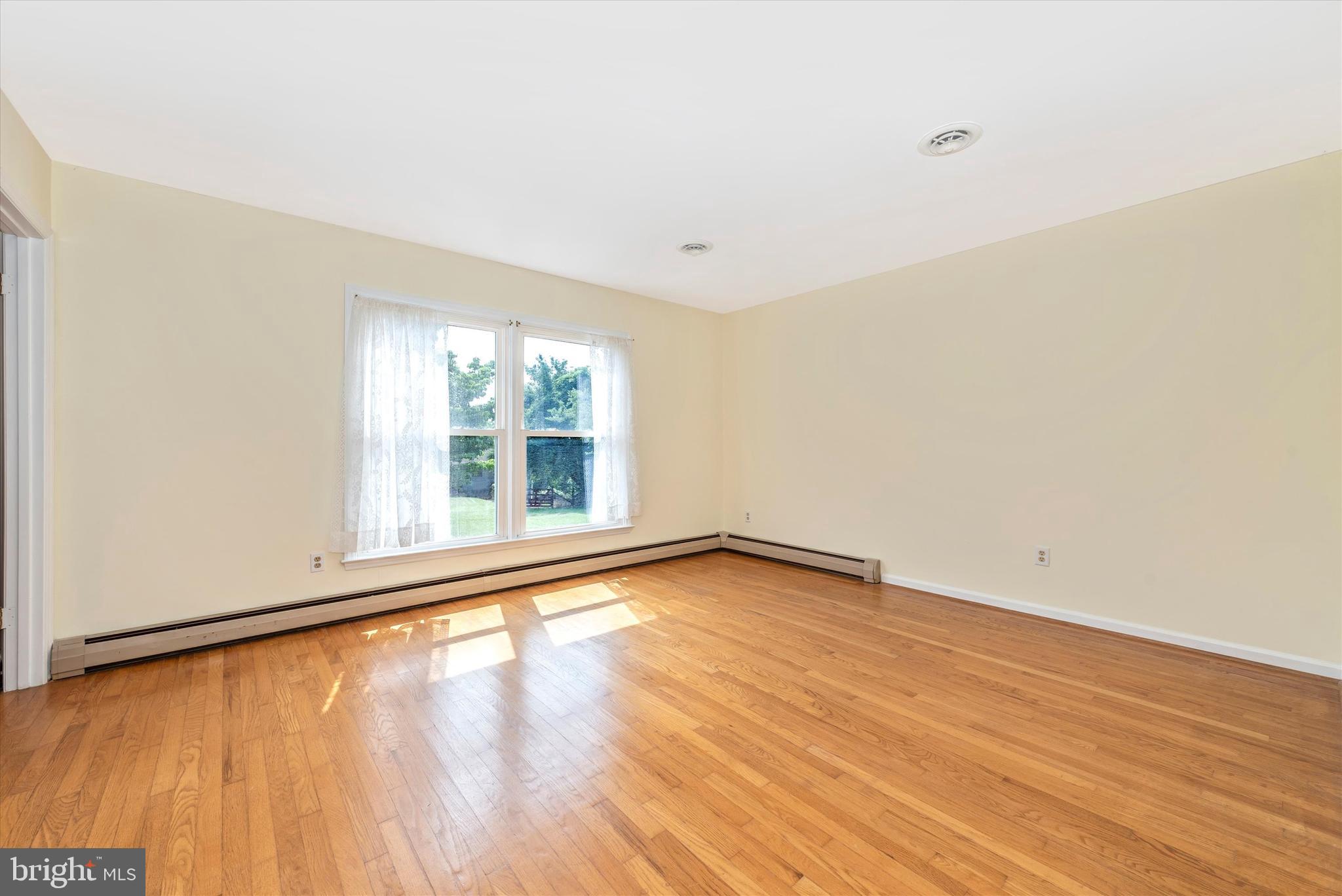 16412 Old Frederick Road Mount Airy, MD 21771 - Photo 25 of 46 Master suite