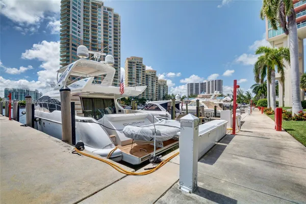 $7,500 | 3370 Hidden Bay Drive, Unit 1501, Aventura, FL 33180