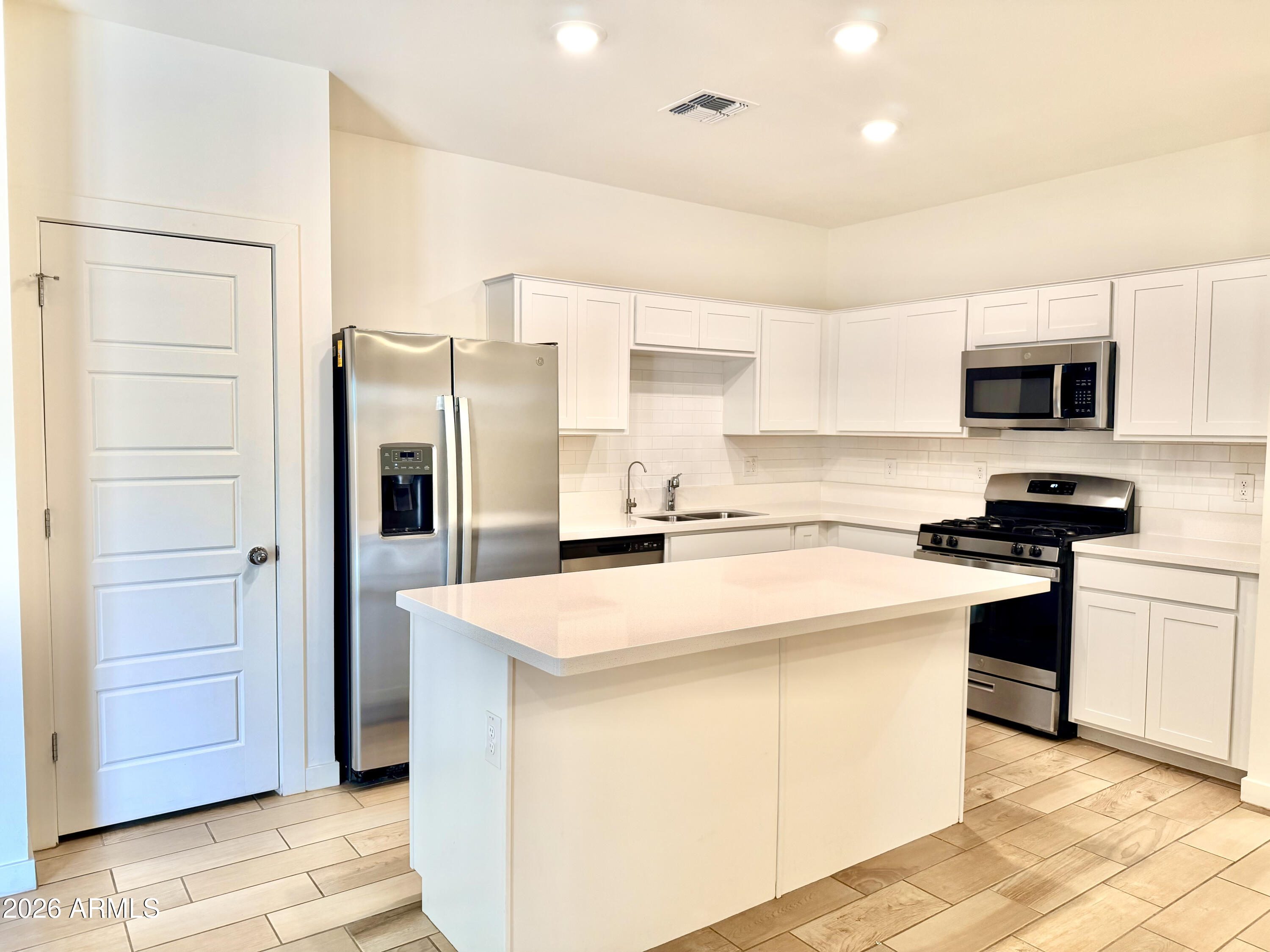 948 East Wiley Way Casa Grande, AZ 85122 - Photo 3 of 19 Kitchen