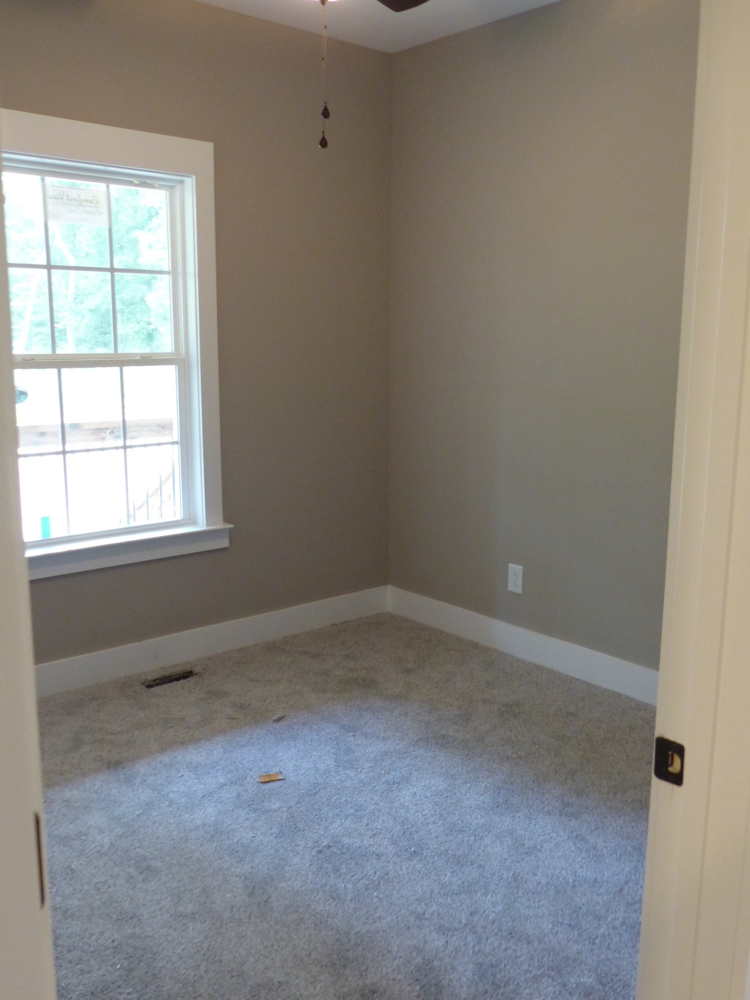 2955 Friendship Road Cross Plains, TN 37049 - Photo 9 of 12 an empty room with a window