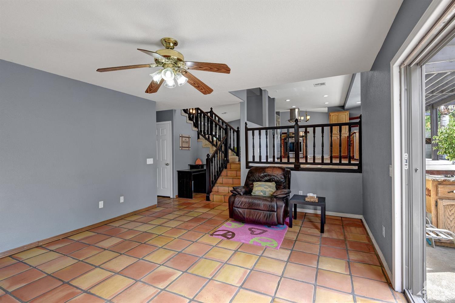 68889 Risueno Road Cathedral City, CA 92234 - Photo 10 of 29 a living room with furniture