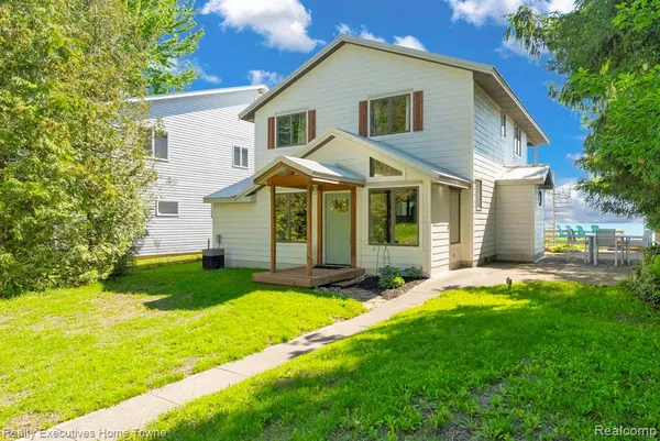 $849,900 | 7758 Resthaven Court, Fort Gratiot, MI 48059