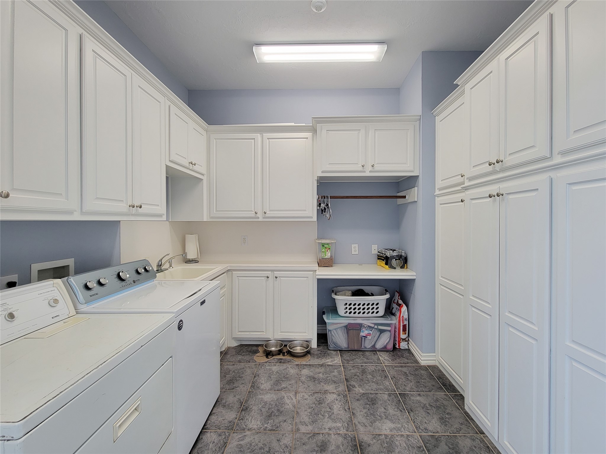 939 Old Nelsonville Road Bellville, TX 77418 - Photo 25 of 50 a view of a kitchen with appliances and cabinets
